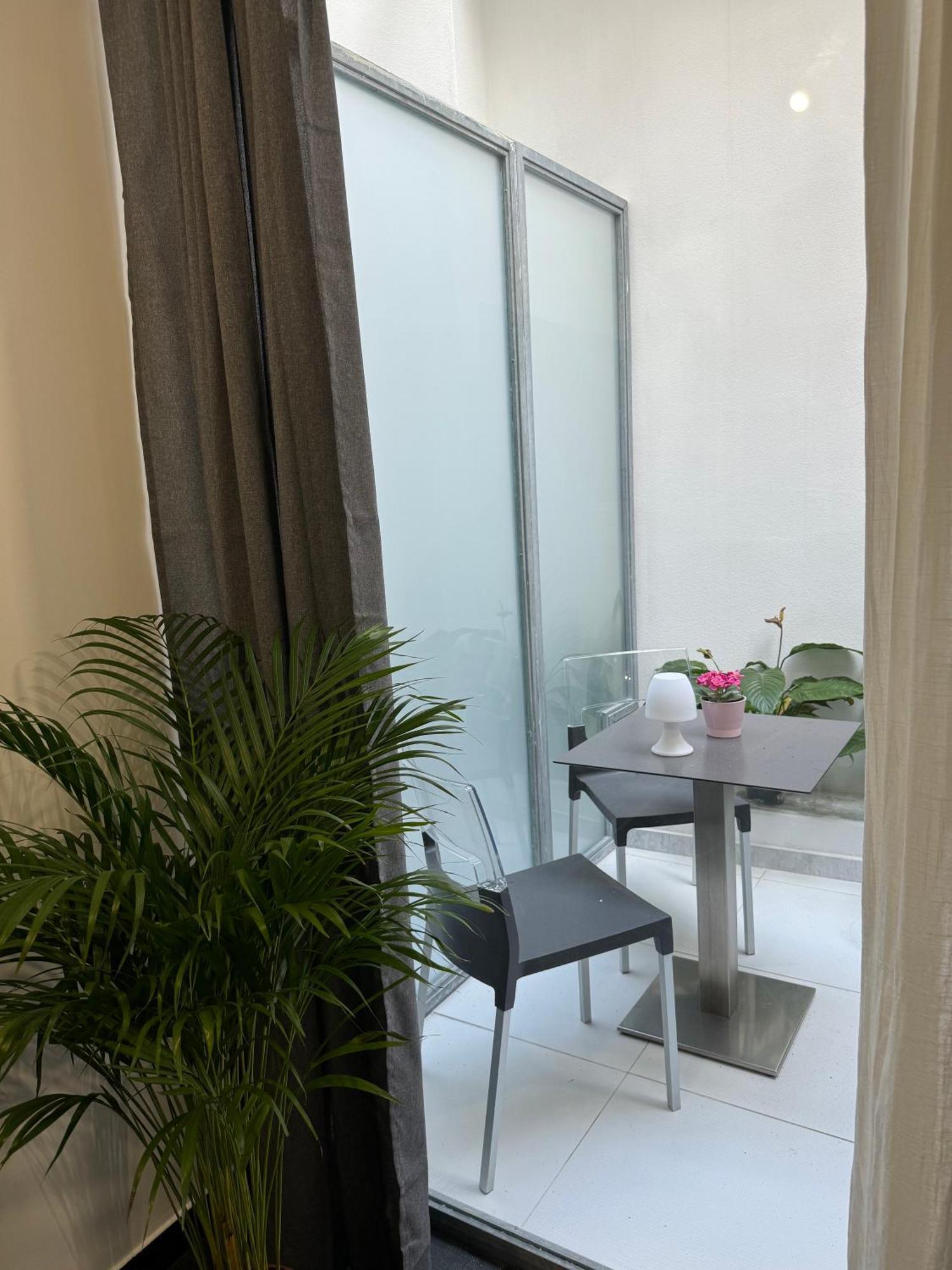 Black Room & Breakfast Μπάρι Εξωτερικό φωτογραφία